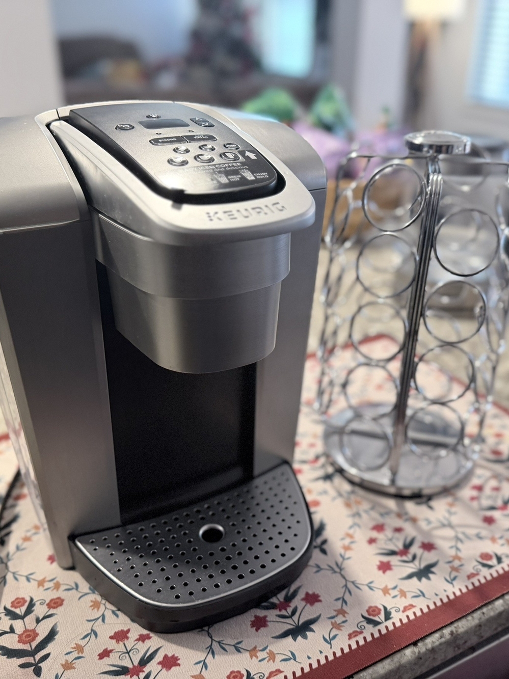 Keurig K-Elite Coffee Maker – Very Good Condition + K-Cup Carousel
